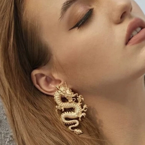 ๐HP๐๐Georgous Dragon Shape Earr - Picture 6 of 6